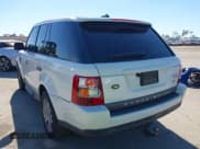 ✅ 2006 Land Rover Range Rover Sport HSE • VIN: SALSF25486A922350 • Lot: 43550702. Wystawiony na IAAI z przebiegiem 43 162 mil. Bezpłatny archiwum sprzedaży aukcyjnych z USA i szczegółowy raport historii pojazdu na DreamBid. Zdjęcie 3.