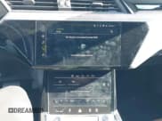 ✅ 2021 Audi e-tron Premium Plus • VIN: WA1LAAGE5MB012022 • Лот: 41458134. Опубликован ранее на IAAI с пробегом 42 137 миль. Бесплатный доступ к архиву аукционных продаж из США и подробный отчёт об истории автомобиля на DreamBid. Изображение 18.