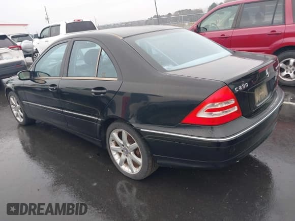 ✅ 2004 Mercedes-Benz C 230 Kompressor • VIN: WDBRF40J24A556752 • Lot: 43758869. Listed on IAAI with 175,458 mi. Free auction sales archive from the USA and detailed vehicle history report at DreamBid. Image 3.