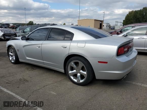 ✅ 2012 Dodge Charger RT Plus • VIN: 2C3CDXCT5CH120770 • Lot: 81982655. Wystawiony na Copart z przebiegiem 198 253 mil. Bezpłatny archiwum sprzedaży aukcyjnych z USA i szczegółowy raport historii pojazdu na DreamBid. Zdjęcie 2.