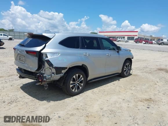 ✅ 2024 Toyota Highlander LE • VIN: 5TDKDRBHXRS563720 • Лот: 42616710. Опубликован ранее на IAAI с пробегом 10 801 миль. Бесплатный доступ к архиву аукционных продаж из США и подробный отчёт об истории автомобиля на DreamBid. Изображение 4.