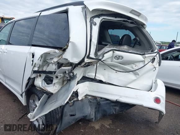 ✅ 2012 Toyota Sienna SE • VIN: 5TDXK3DC3CS268136 • Лот: 42153110. Опубликован ранее на IAAI с пробегом 248 887 миль. Бесплатный доступ к архиву аукционных продаж из США и подробный отчёт об истории автомобиля на DreamBid. Изображение 6.