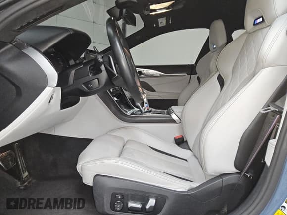 ✅ 2022 BMW M8 Competition • VIN: WBSGV0C09NCH48923 • Lot: 57902905. Wystawiony na Copart z przebiegiem 28 881 mil. Bezpłatny archiwum sprzedaży aukcyjnych z USA i szczegółowy raport historii pojazdu na DreamBid. Zdjęcie 7.