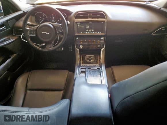 ✅ 2019 Jaguar XE 25t • VIN: SAJAR4FX4KCP49263 • Лот: 67235315. Опубликован ранее на Copart с пробегом 91 734 миль. Бесплатный доступ к архиву аукционных продаж из США и подробный отчёт об истории автомобиля на DreamBid. Изображение 8.