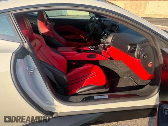 ✅ 2023 Aston Martin Vantage • VIN: SCFSMGAW6PGN07660 • Lot: 55356015. Wystawiony na Copart z przebiegiem 3 665 mil. Bezpłatny archiwum sprzedaży aukcyjnych z USA i szczegółowy raport historii pojazdu na DreamBid. Zdjęcie 5.