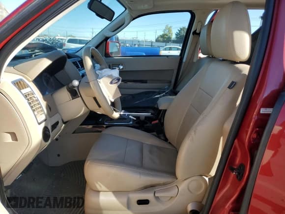 ✅ 2010 Ford Escape Limited • VIN: 1FMCU9EG6AKB02528 • Lot: 82651505. Wystawiony na Copart z przebiegiem 142 563 mil. Bezpłatny archiwum sprzedaży aukcyjnych z USA i szczegółowy raport historii pojazdu na DreamBid. Zdjęcie 7.