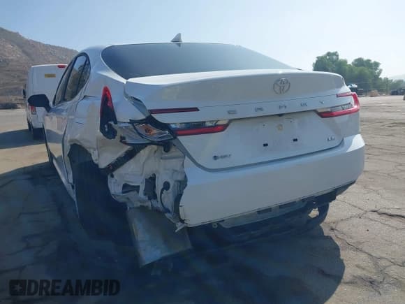 ✅ 2025 Toyota Camry SE • VIN: 4T1DAACK5SU143437 • Lot: 43547094. Wystawiony na IAAI z przebiegiem 17 263 mil. Bezpłatny archiwum sprzedaży aukcyjnych z USA i szczegółowy raport historii pojazdu na DreamBid. Zdjęcie 18.