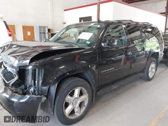 ✅ 2010 Chevrolet Suburban LT • VIN: 1GNUKJE38AR220673 • Lot: 42626250. Listed on IAAI with 239,771 mi. Free auction sales archive from the USA and detailed vehicle history report at DreamBid. Image 2.