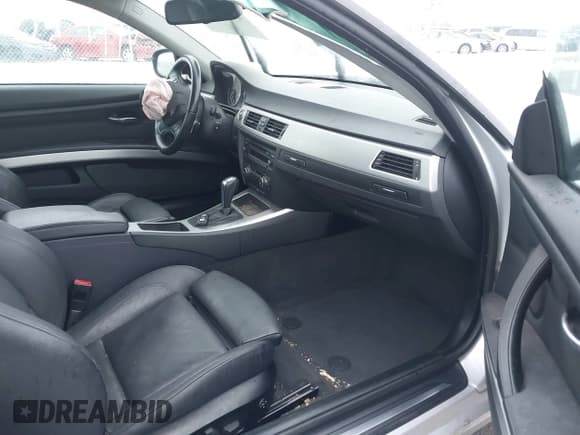 ✅ 2010 BMW 3 Series 335i xDrive • VIN: WBAWC7C52AE271032 • Lot: 41198664. Listed on IAAI with 118,008 mi. Free auction sales archive from the USA and detailed vehicle history report at DreamBid. Image 5.