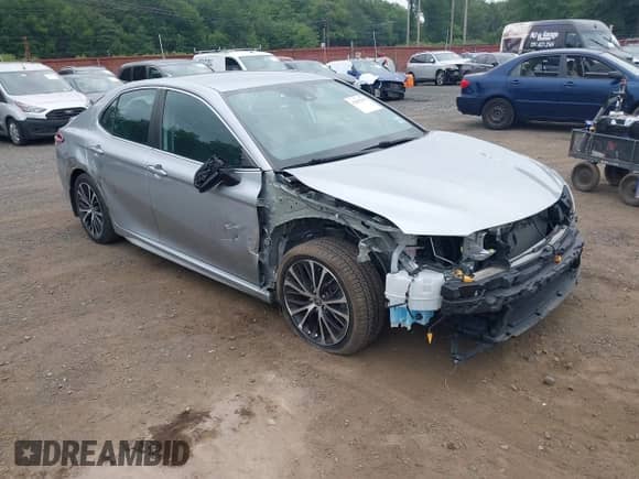 2020 Toyota Camry SE with VIN 4T1G11BKXLU009460, listed as a IAAI auction lot 42907075 with 43,495 mi miles and . Bid and sale history available at DreamBid. Image 1.