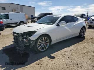 2013 Hyundai Genesis Coupe Track z VIN KMHHU6KJ2DU092061, wystawiony jako Copart lot #46088815 z przebiegiem 104 599 mil mil oraz Szkoda całkowita • Salvage title. Historia ofert i sprzedaży dostępna na DreamBid. Obrazek 1.
