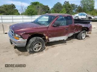 2000 Dodge Dakota Sport z VIN 1B7GG22N5YS713362, wystawiony jako Copart lot #56135295 z przebiegiem 139 108 mil mil oraz Szkoda całkowita • Salvage title. Historia ofert i sprzedaży dostępna na DreamBid. Obrazek 1.