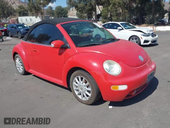 ✅ 2005 Volkswagen Beetle GLS • VIN: 3VWCM31Y55M364116 • Lot: 43312162. Wystawiony na IAAI z przebiegiem 93 386 mil. Bezpłatny archiwum sprzedaży aukcyjnych z USA i szczegółowy raport historii pojazdu na DreamBid. Zdjęcie 1.