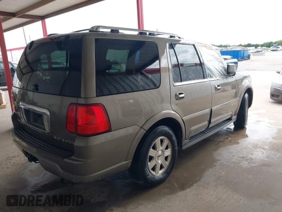 ✅ 2003 Lincoln Navigator Ultimate • VIN: 5LMFU27R43LJ27229 • Lot: 42610352. Wystawiony na IAAI z przebiegiem 178 897 mil. Bezpłatny archiwum sprzedaży aukcyjnych z USA i szczegółowy raport historii pojazdu na DreamBid. Zdjęcie 4.
