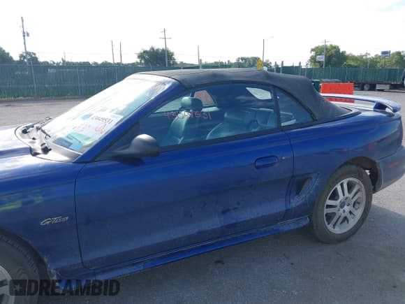 ✅ 1997 Ford Mustang GT • VIN: 1FALP45X6VF157340 • Lot: 43049531. Wystawiony na IAAI z przebiegiem 127 659 mil. Bezpłatny archiwum sprzedaży aukcyjnych z USA i szczegółowy raport historii pojazdu na DreamBid. Zdjęcie 12.