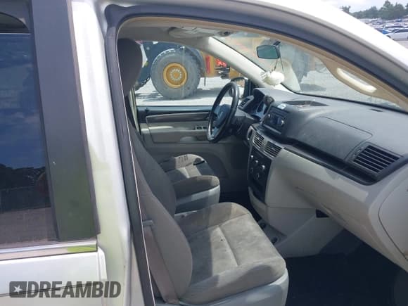 ✅ 2009 Volkswagen Routan SE • VIN: 2V8HW34159R544619 • Лот: 42609735. Опубликован ранее на IAAI с пробегом 182 117 миль. Бесплатный доступ к архиву аукционных продаж из США и подробный отчёт об истории автомобиля на DreamBid. Изображение 5.