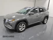 ✅ 2024 Hyundai Tucson SEL • VIN: 5NMJBCDE8RH297280 • Lot: 77343694. Wystawiony na Copart z przebiegiem 29 197 mil. Bezpłatny archiwum sprzedaży aukcyjnych z USA i szczegółowy raport historii pojazdu na DreamBid. Zdjęcie 1.