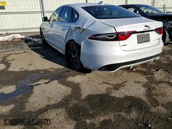 ✅ 2021 Jaguar XF R-Dynamic SE • VIN: SAJBL4GX4MCY88638 • Лот: 43249684. Опубликован ранее на Copart с пробегом 15 289 миль. Бесплатный доступ к архиву аукционных продаж из США и подробный отчёт об истории автомобиля на DreamBid. Изображение 11.