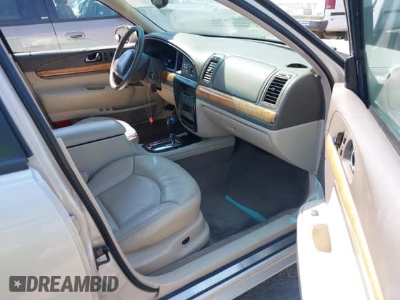 ✅ 2002 Lincoln Continental • VIN: 1LNHM97V72Y688477 • Лот: 42698047. Опубликован ранее на IAAI с пробегом 102 125 миль. Бесплатный доступ к архиву аукционных продаж из США и подробный отчёт об истории автомобиля на DreamBid. Изображение 5.