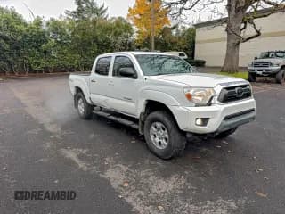 ✅ 2015 Toyota Tacoma • VIN: 3TMLU4EN8FM206394 • Лот: 95749195. Опубликован ранее на Copart с пробегом 126 459 миль. Бесплатный доступ к архиву аукционных продаж из США и подробный отчёт об истории автомобиля на DreamBid. Изображение 1.