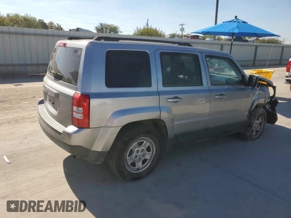 ✅ 2015 Jeep Patriot Sport • VIN: 1C4NJPBA5FD102770 • Лот: 86663275. Опубликован ранее на Copart с пробегом 89 420 миль. Бесплатный доступ к архиву аукционных продаж из США и подробный отчёт об истории автомобиля на DreamBid. Изображение 3.