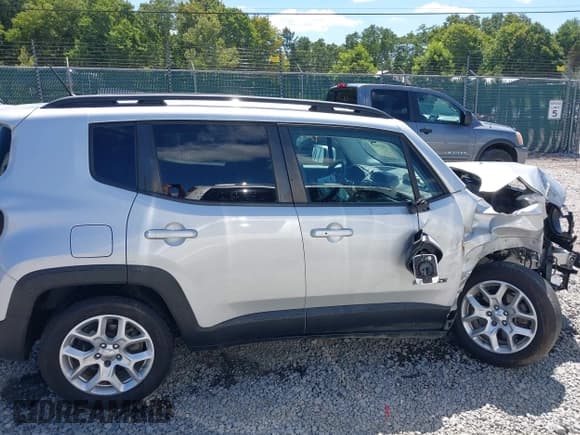 ✅ 2017 Jeep Renegade Latitude • VIN: ZACCJABB2HPE46011 • Лот: 43078425. Опубликован ранее на IAAI с пробегом 101 485 миль. Бесплатный доступ к архиву аукционных продаж из США и подробный отчёт об истории автомобиля на DreamBid. Изображение 14.