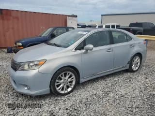 ✅ 2010 Lexus HS 250h • VIN: JTHBB1BA7A2031507 • Лот: 70258674. Опубликован ранее на Copart с пробегом 165 616 миль. Бесплатный доступ к архиву аукционных продаж из США и подробный отчёт об истории автомобиля на DreamBid. Изображение 1.
