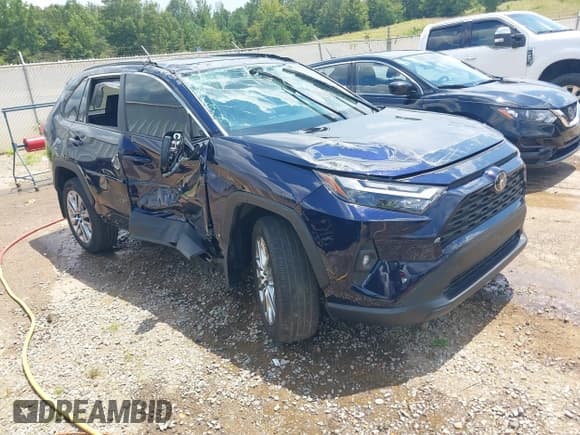 ✅ 2024 Toyota RAV4 XLE Premium • VIN: 2T3C1RFV8RW320659 • Лот: 42972941. Опубликован ранее на IAAI с пробегом 14 949 миль. Бесплатный доступ к архиву аукционных продаж из США и подробный отчёт об истории автомобиля на DreamBid. Изображение 1.