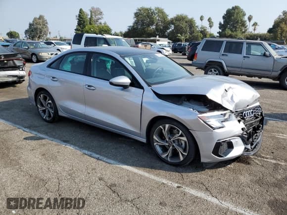 ✅ 2022 Audi A3 Premium Plus • VIN: WAUHUDGY2NA085867 • Lot: 71608194. Wystawiony na Copart z przebiegiem 7 360 mil. Bezpłatny archiwum sprzedaży aukcyjnych z USA i szczegółowy raport historii pojazdu na DreamBid. Zdjęcie 4.