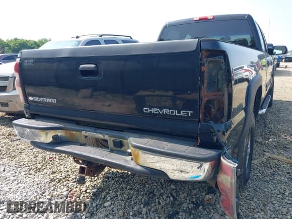 ✅ 2005 Chevrolet Silverado 2500HD LS • VIN: 1GCHK232X5F966561 • Lot: 42402828. Wystawiony na IAAI z przebiegiem 207 618 mil. Bezpłatny archiwum sprzedaży aukcyjnych z USA i szczegółowy raport historii pojazdu na DreamBid. Zdjęcie 6.