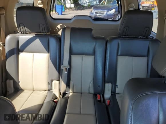 ✅ 2007 Ford Expedition Eddie Bauer • VIN: 1FMFU18507LA26347 • Lot: 81624925. Wystawiony na Copart z przebiegiem 249 382 mil. Bezpłatny archiwum sprzedaży aukcyjnych z USA i szczegółowy raport historii pojazdu na DreamBid. Zdjęcie 10.