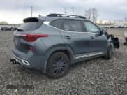 ✅ 2023 Kia Seltos Nightfall • VIN: KNDEUCA24P7347845 • Lot: 49322305. Wystawiony na Copart z przebiegiem 53 979 mil. Bezpłatny archiwum sprzedaży aukcyjnych z USA i szczegółowy raport historii pojazdu na DreamBid. Zdjęcie 3.