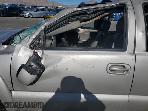 ✅ 2004 Chevrolet Suburban LT • VIN: 3GNFK16T84G138535 • Лот: 42038965. Опубликован ранее на Copart с пробегом Не указан. Бесплатный доступ к архиву аукционных продаж из США и подробный отчёт об истории автомобиля на DreamBid. Изображение 7.