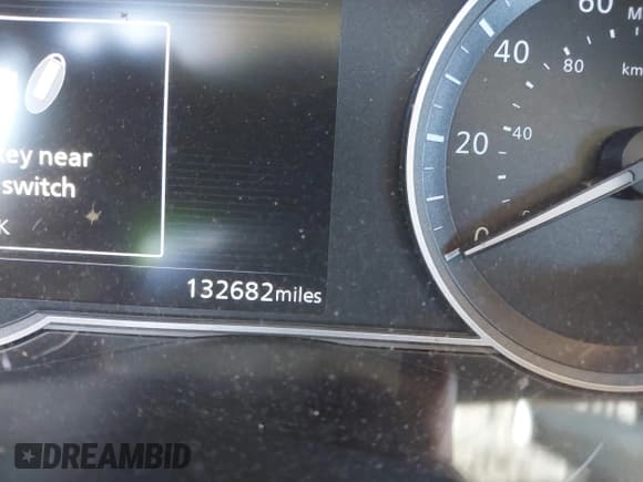 ✅ 2018 Nissan Kicks SR • VIN: 3N1CP5CU8JL545990 • Lot: 43367927. Wystawiony na IAAI z przebiegiem 132 682 mil. Bezpłatny archiwum sprzedaży aukcyjnych z USA i szczegółowy raport historii pojazdu na DreamBid. Zdjęcie 16.