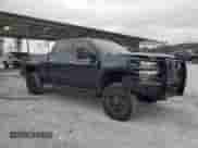2016 Chevrolet Silverado 3500HD LTZ z VIN 1GC4K0E89GF287467, wystawiony jako Copart lot #79270264 z przebiegiem 147 184 mil mil oraz Szkoda całkowita • Salvage title. Historia ofert i sprzedaży dostępna na DreamBid. Obrazek 4.