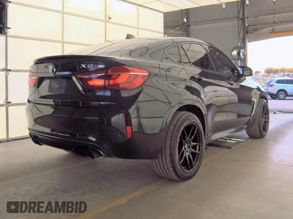 ✅ 2016 BMW X6 M • VIN: 5YMKW8C56G0R43377 • Lot: 86826245. Wystawiony na Copart z przebiegiem 133 084 mil. Bezpłatny archiwum sprzedaży aukcyjnych z USA i szczegółowy raport historii pojazdu na DreamBid. Zdjęcie 4.