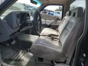 ✅ 1992 GMC Sierra 2500 • VIN: 1GTFC24K7NE555787 • Lot: 61711235. Wystawiony na Copart z przebiegiem 143 590 mil. Bezpłatny archiwum sprzedaży aukcyjnych z USA i szczegółowy raport historii pojazdu na DreamBid. Zdjęcie 7.