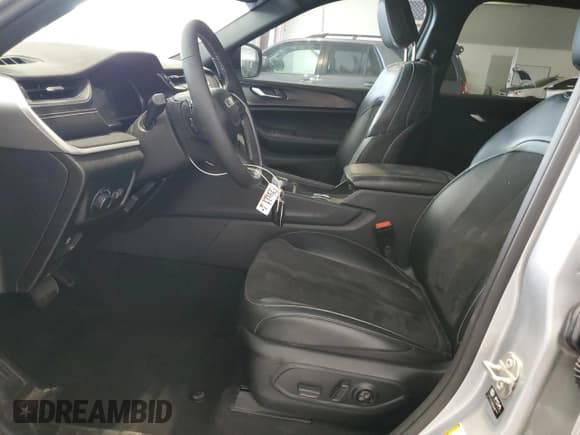 ✅ 2023 Jeep Grand Cherokee Laredo • VIN: 1C4RJKAG7P8854748 • Lot: 70170685. Listed on Copart with 25,719 mi. Free auction sales archive from the USA and detailed vehicle history report at DreamBid. Image 7.
