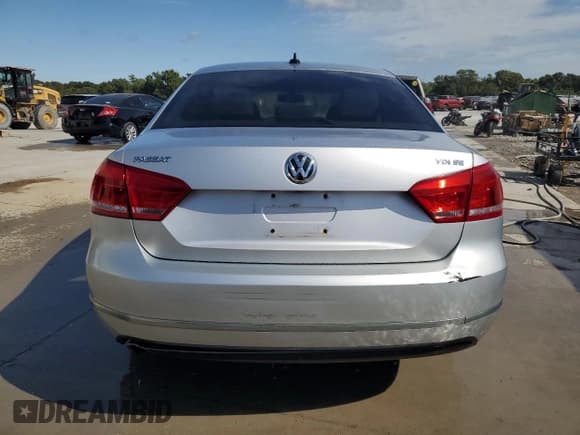 ✅ 2012 Volkswagen Passat SE • VIN: 1VWBN7A35CC059993 • Лот: 84948625. Опубликован ранее на Copart с пробегом 215 233 миль. Бесплатный доступ к архиву аукционных продаж из США и подробный отчёт об истории автомобиля на DreamBid. Изображение 6.