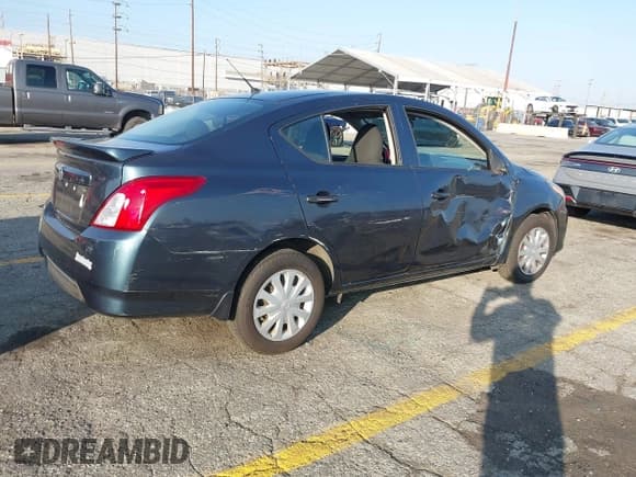 ✅ 2017 Nissan Versa S • VIN: 3N1CN7AP1HL877861 • Лот: 43528822. Опубликован ранее на IAAI с пробегом 135 475 миль. Бесплатный доступ к архиву аукционных продаж из США и подробный отчёт об истории автомобиля на DreamBid. Изображение 4.