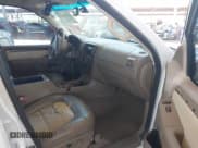 ✅ 2002 Ford Explorer Eddie Bauer • VIN: 1FMZU64W12ZA40059 • Lot: 42449518. Wystawiony na IAAI z przebiegiem Nie podano. Bezpłatny archiwum sprzedaży aukcyjnych z USA i szczegółowy raport historii pojazdu na DreamBid. Zdjęcie 5.