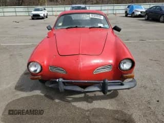 ✅ 1970 Volkswagen Karmann Ghia • VIN: 1402102095 • Lot: 50589955. Wystawiony na Copart z przebiegiem 76 796 mil. Bezpłatny archiwum sprzedaży aukcyjnych z USA i szczegółowy raport historii pojazdu na DreamBid. Zdjęcie 5.