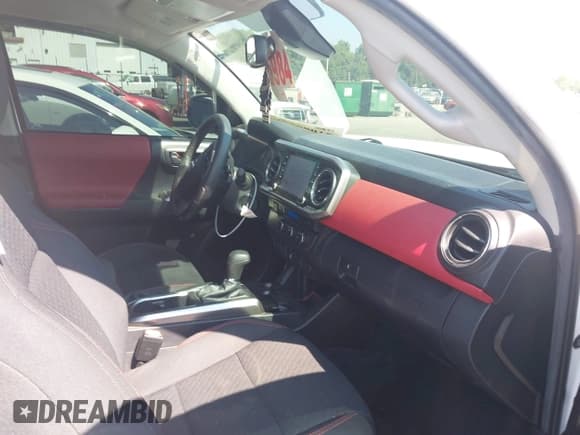 ✅ 2022 Toyota Tacoma SR5 • VIN: 3TMAZ5CN5NM161124 • Lot: 42668015. Listed on IAAI with 77,564 mi. Free auction sales archive from the USA and detailed vehicle history report at DreamBid. Image 5.