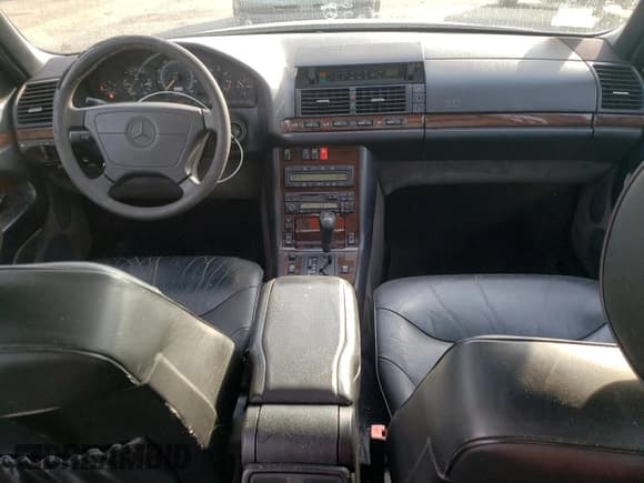 ✅ 1996 Mercedes-Benz S • VIN: WDBGA51E1TA301506 • Lot: 77976114. Wystawiony na Copart z przebiegiem 231 309 mil. Bezpłatny archiwum sprzedaży aukcyjnych z USA i szczegółowy raport historii pojazdu na DreamBid. Zdjęcie 8.