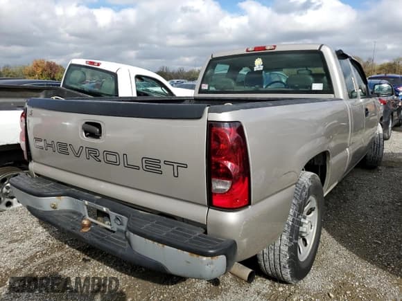 ✅ 2006 Chevrolet Silverado 1500 LS • VIN: 1GCEC19X16Z205186 • Лот: 79639004. Опубликован ранее на Copart с пробегом 200 735 миль. Бесплатный доступ к архиву аукционных продаж из США и подробный отчёт об истории автомобиля на DreamBid. Изображение 3.