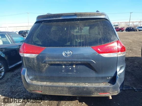 ✅ 2014 Toyota Sienna LE • VIN: 5TDKK3DCXES412410 • Lot: 43777852. Listed on IAAI with 228,333 mi. Free auction sales archive from the USA and detailed vehicle history report at DreamBid. Image 16.