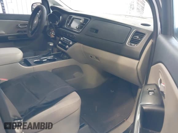 ✅ 2020 Kia Sedona EX • VIN: KNDMB5C15L6593188 • Lot: 42643755. Wystawiony na IAAI z przebiegiem 144 167 mil. Bezpłatny archiwum sprzedaży aukcyjnych z USA i szczegółowy raport historii pojazdu na DreamBid. Zdjęcie 5.