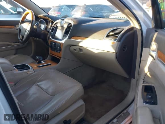 ✅ 2013 Chrysler 300 C • VIN: 2C3CCAEG1DH630325 • Lot: 41333747. Listed on IAAI with 99,565 mi. Free auction sales archive from the USA and detailed vehicle history report at DreamBid. Image 5.