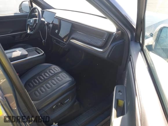 ✅ 2022 Rivian R1S Launch Edition • VIN: 7PDSGABL3NN002278 • Lot: 43645700. Wystawiony na IAAI z przebiegiem 35 305 mil. Bezpłatny archiwum sprzedaży aukcyjnych z USA i szczegółowy raport historii pojazdu na DreamBid. Zdjęcie 5.