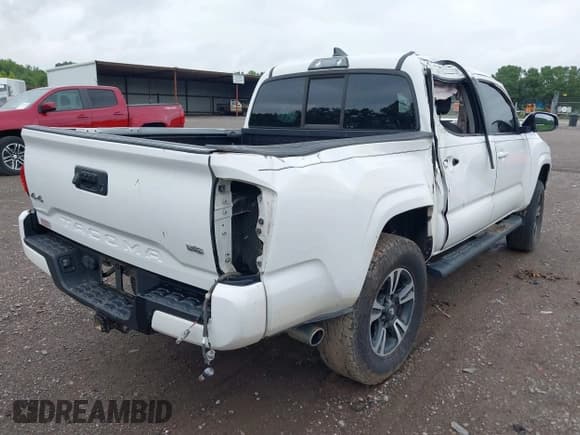 ✅ 2017 Toyota Tacoma SR5 • VIN: 3TMCZ5AN6HM073912 • Lot: 39958507. Wystawiony na IAAI z przebiegiem 171 178 mil. Bezpłatny archiwum sprzedaży aukcyjnych z USA i szczegółowy raport historii pojazdu na DreamBid. Zdjęcie 4.